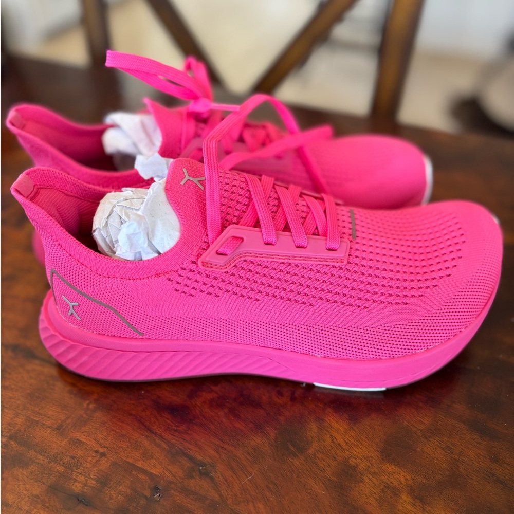 Flux Sneakers size 9 Women’s never worn